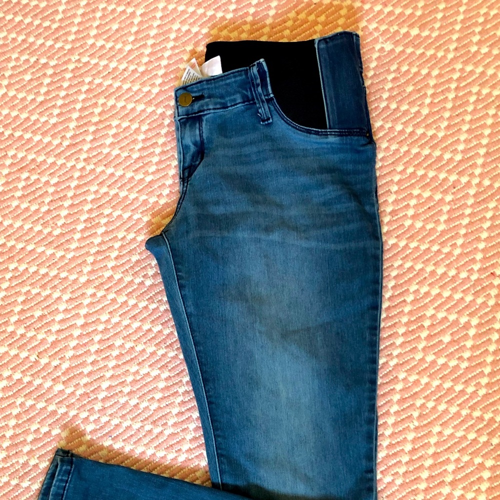 Pregnancy jeans gives you shick apparence, very good condition.